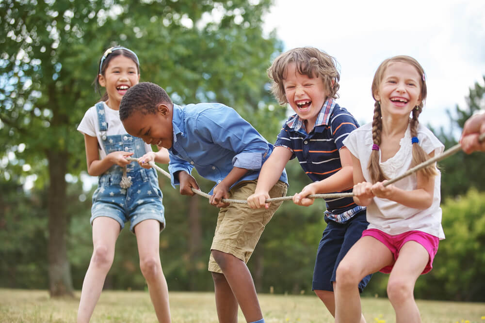 kids playing tug of war