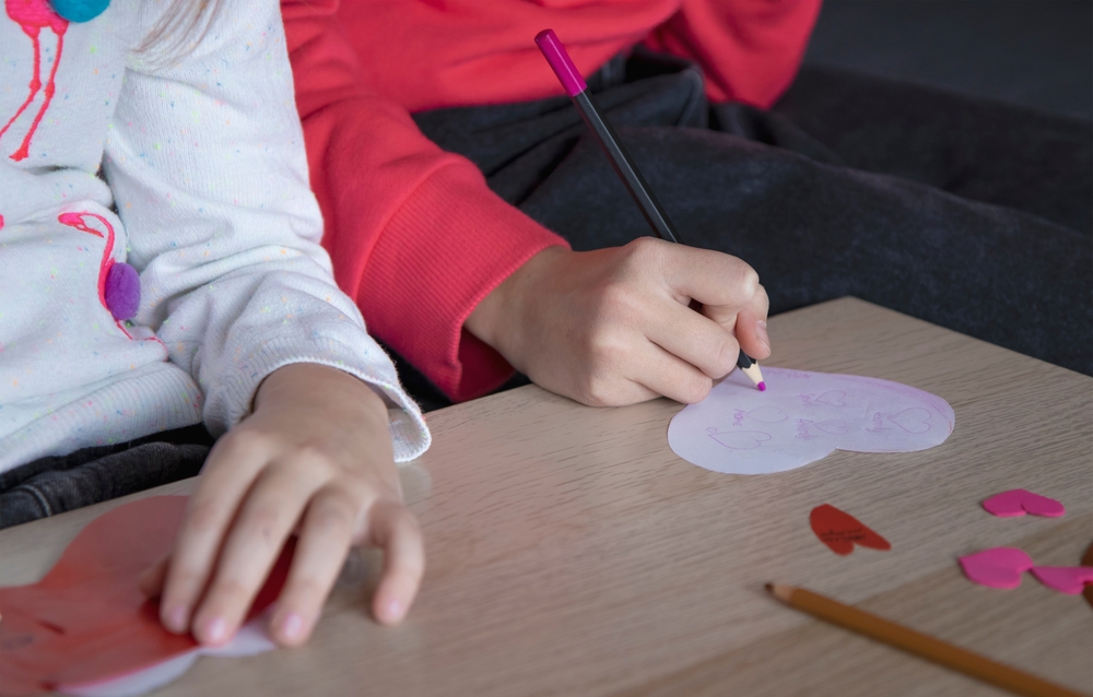 Children making heart-shaped St. Valentine cards